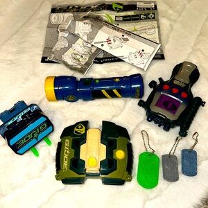 GI JOE THE RISE OF COBRA SIGNAL LIGHT BINOCULARS & BLASTERS TOYS DOG TAGS